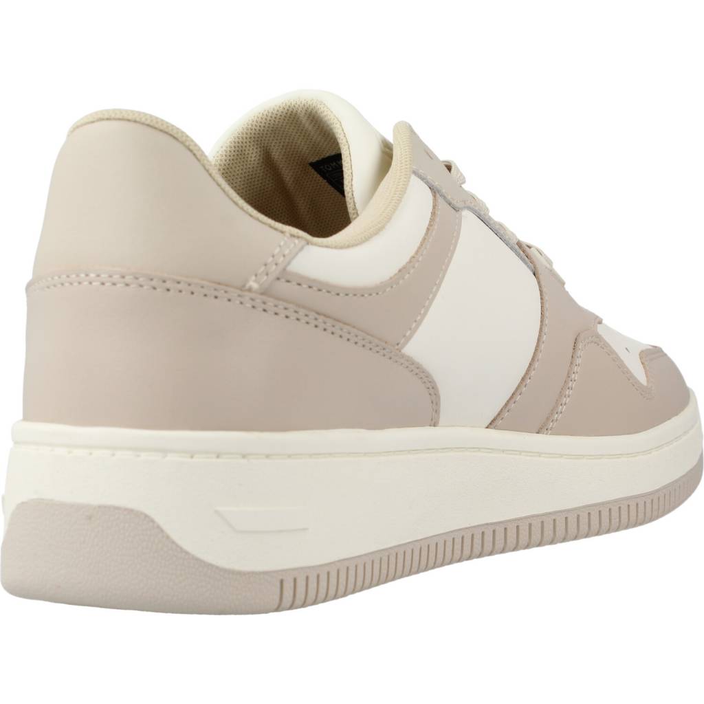 TOMMY JEANS BASKET LEATHER en color BEIS (3)