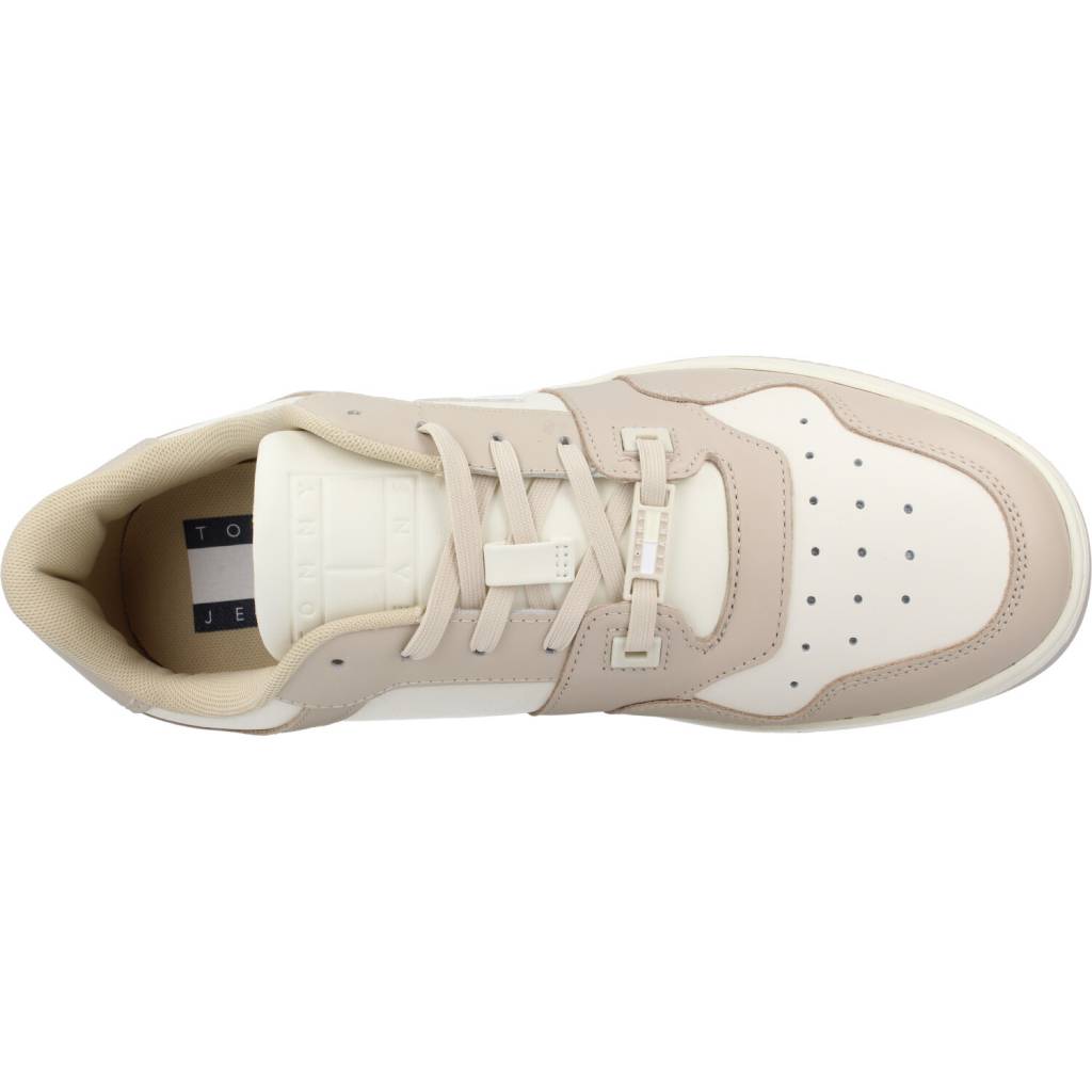 TOMMY JEANS BASKET LEATHER en color BEIS (7)