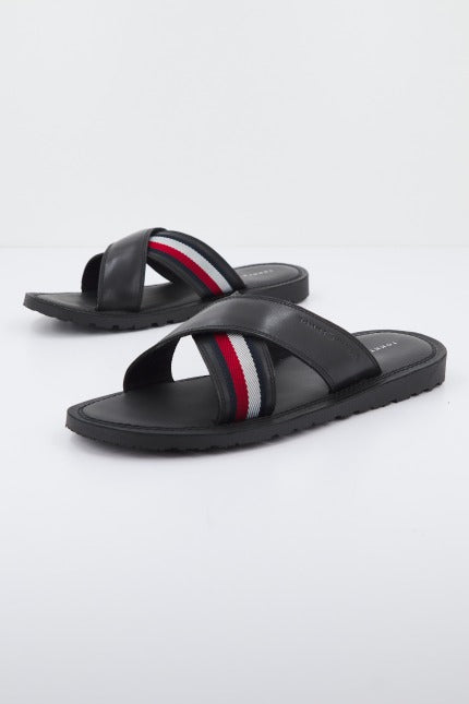 TOMMY HILFIGER CRISS CROSS SANDAL en color NEGRO (2)
