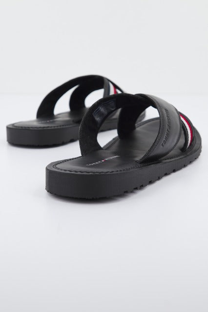 TOMMY HILFIGER CRISS CROSS SANDAL en color NEGRO (3)
