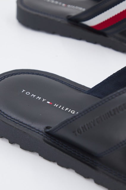 TOMMY HILFIGER CRISS CROSS SANDAL en color AZUL (4)