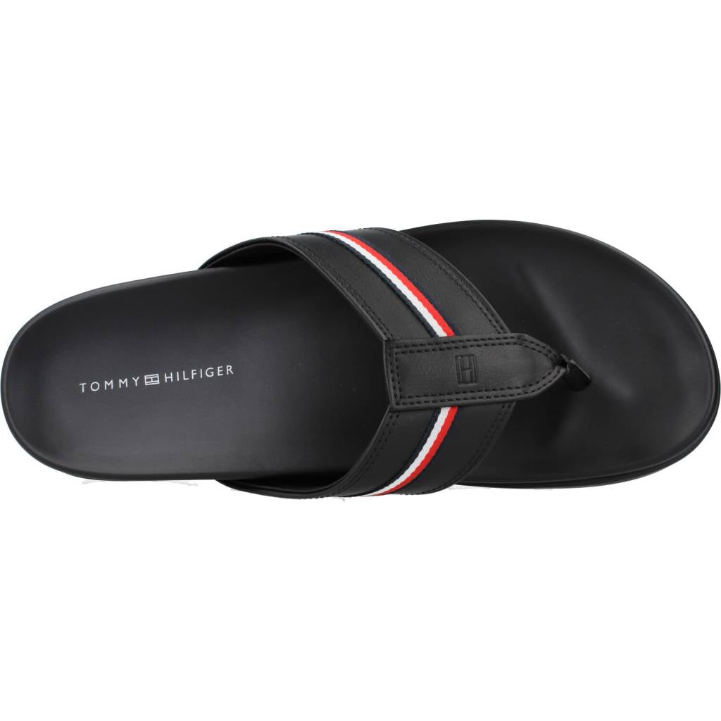 TOMMY HILFIGER CRISS CROSS SANDAL en color NEGRO (7)