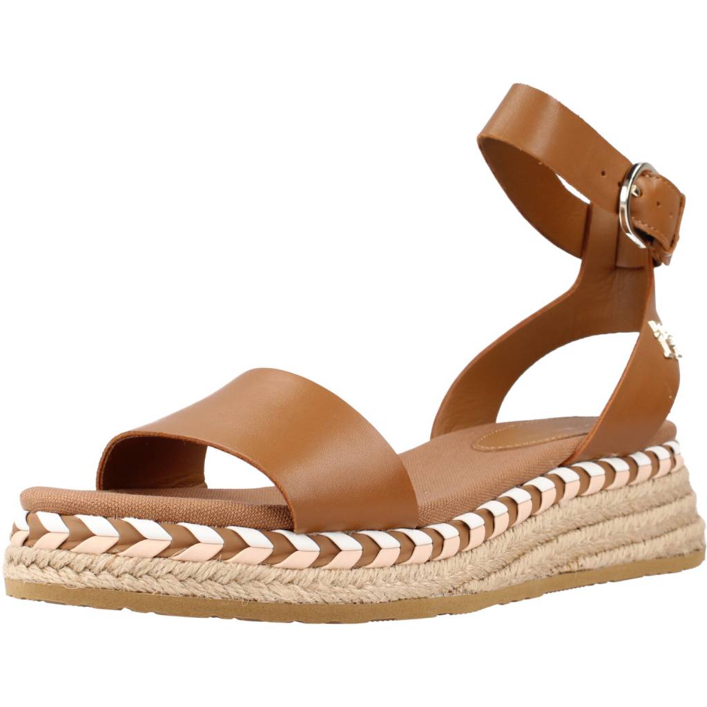 TOMMY HILFIGER LOW WEDGE SANDAL en color MARRON (1)