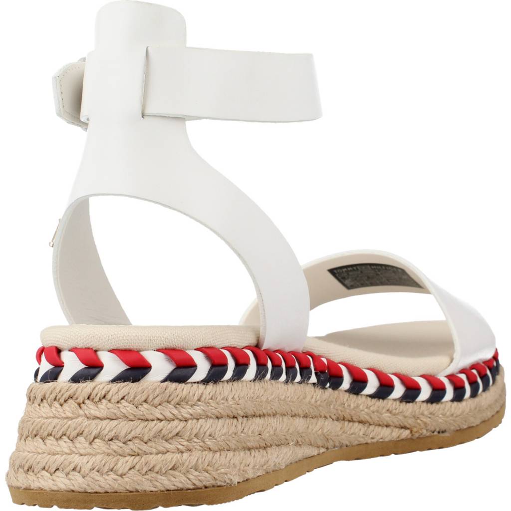 TOMMY HILFIGER LOW WEDGE SANDAL en color BLANCO (3)