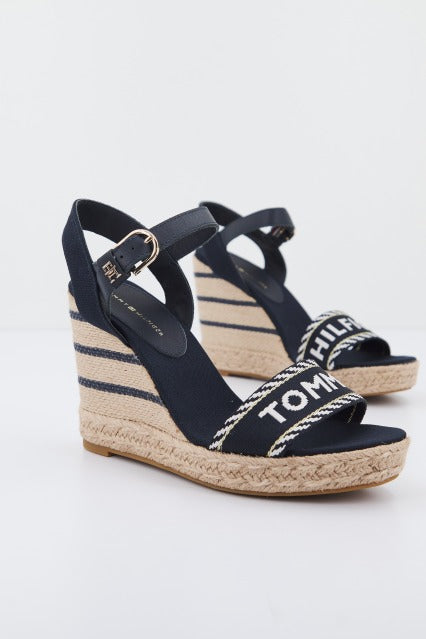 TOMMY HILFIGER SEASONAL WEBBING WEDGE en color AZUL (1)