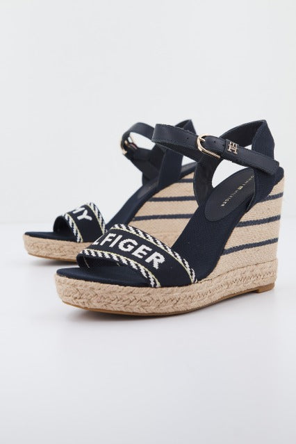 TOMMY HILFIGER SEASONAL WEBBING WEDGE en color AZUL (2)