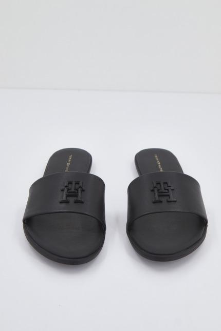 TOMMY HILFIGER TH POP MULE en color NEGRO (1)