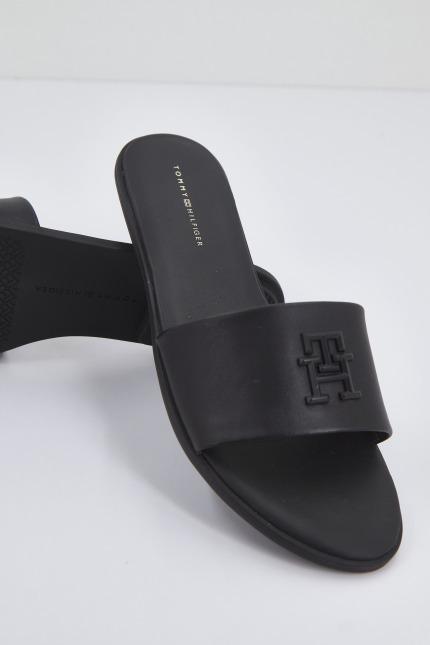 TOMMY HILFIGER TH POP MULE en color NEGRO (3)