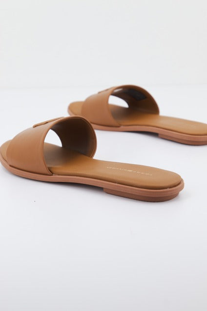 TOMMY HILFIGER TH POP MULE en color MARRON (3)