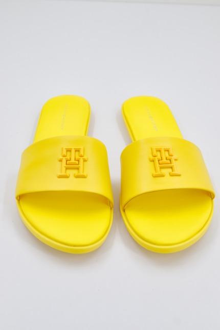 TOMMY HILFIGER TH POP MULE en color AMARILLO (1)