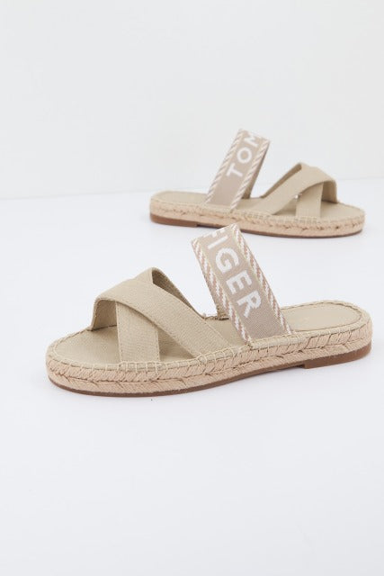 TOMMY HILFIGER WEBBING en color BEIS (1)