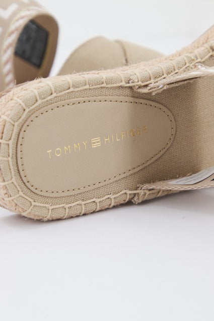TOMMY HILFIGER WEBBING en color BEIS (4)