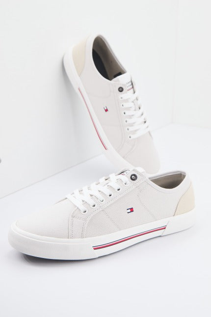 TOMMY HILFIGER CORE CORPORATE VULC CANVAS en color BEIS (1)