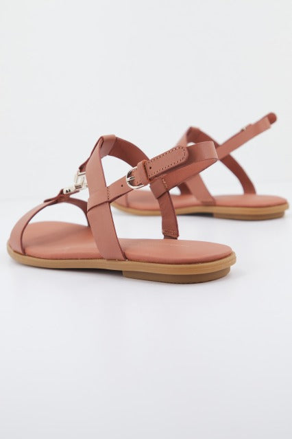 TOMMY HILFIGER TH FLAT en color MARRON (3)