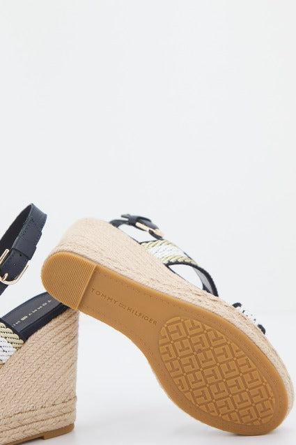 TOMMY HILFIGER GOLDEN WEBBING WEDGE en color AZUL (3)