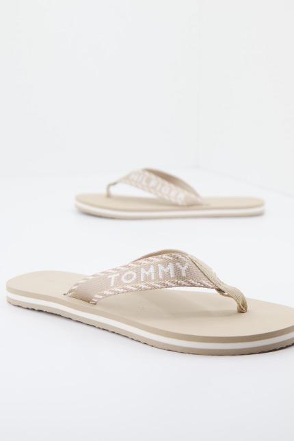TOMMY HILFIGER WEBBING en color BEIS (1)
