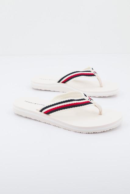 TOMMY HILFIGER ESSENTIAL en color BEIS (2)