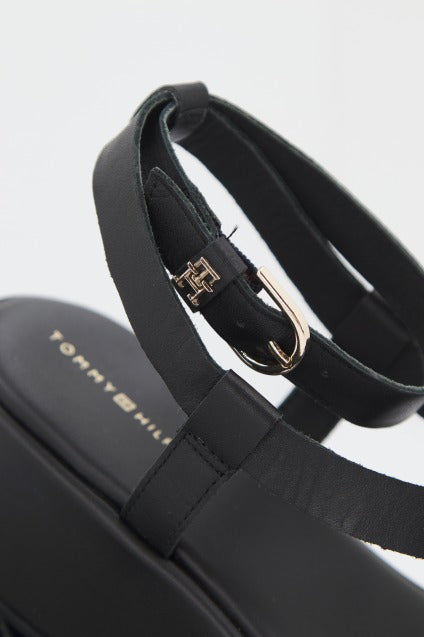 TOMMY HILFIGER NEW FLATFORM STRAP en color NEGRO (2)
