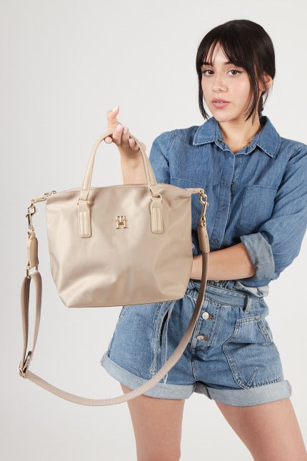 TOMMY HILFIGER AWAW POPPY SMALL TOTE en color MARRON CLARO (5)