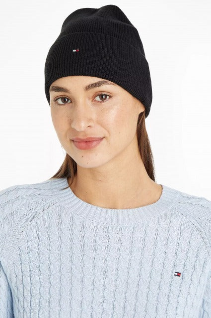 TOMMY HILFIGER SSENTIAL FLAG BEANIE en color NEGRO (4)