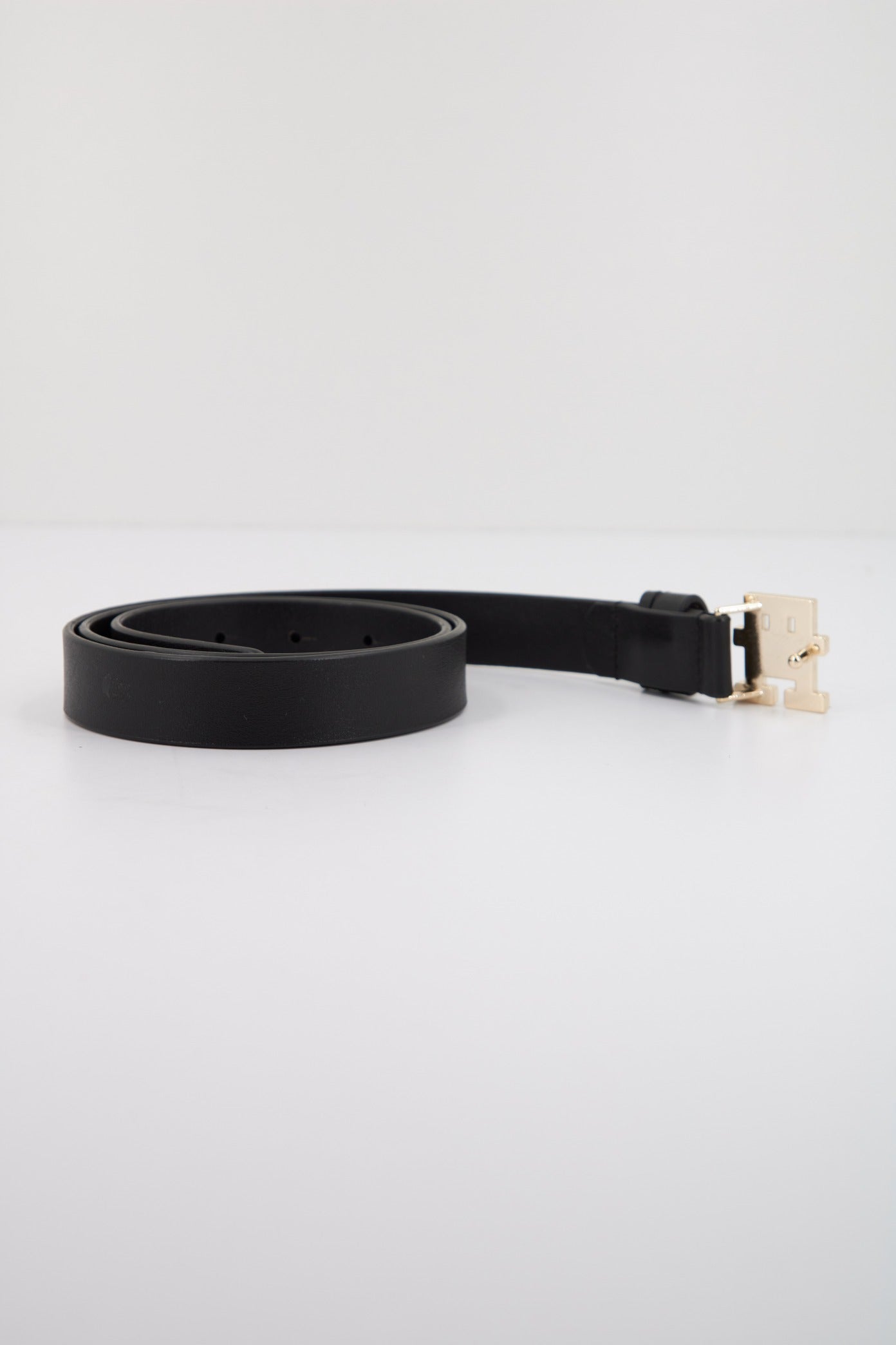 TOMMY HILFIGER LOGO INLAY en color NEGRO (2)