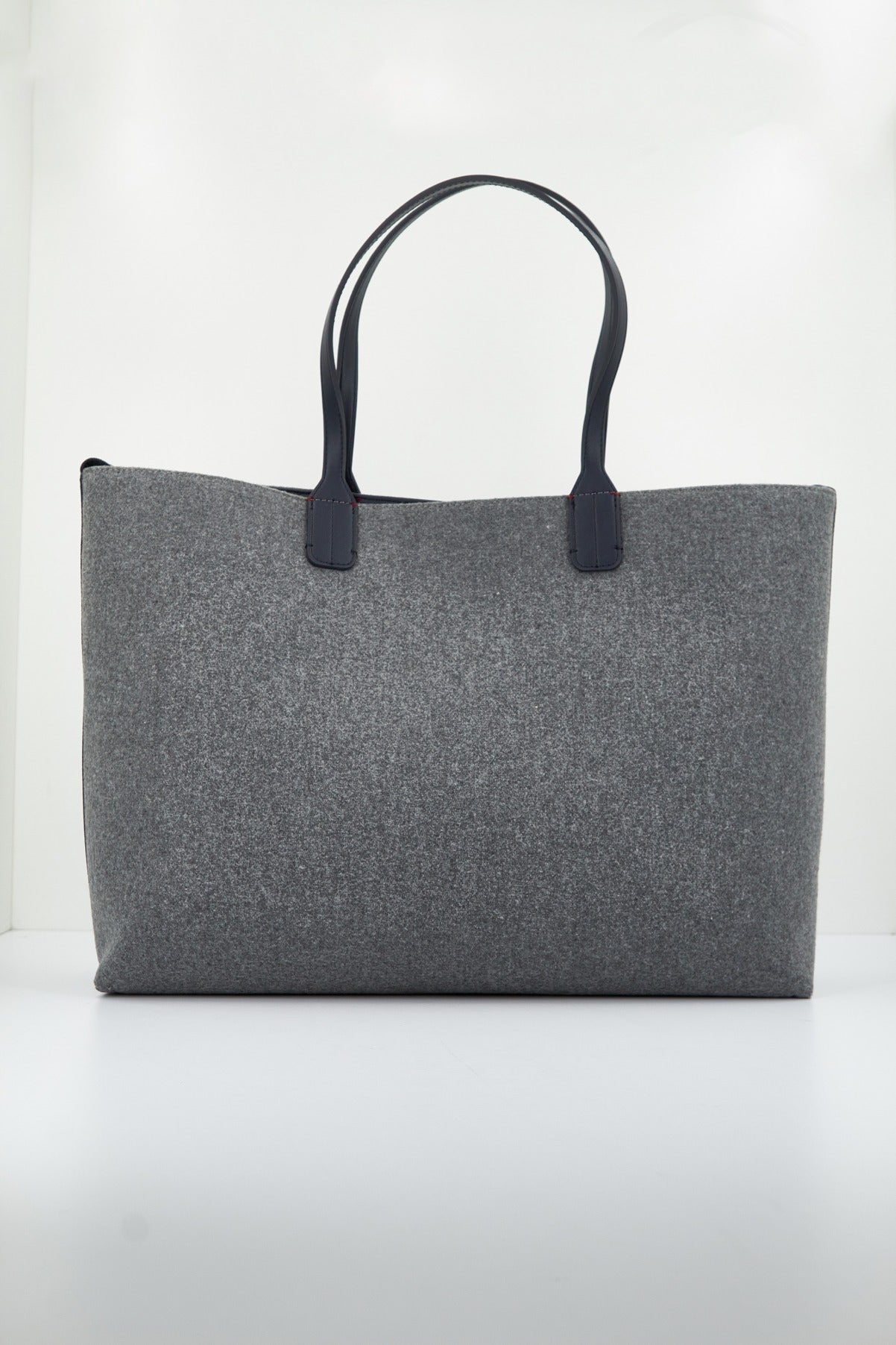 TOMMY HILFIGER ICONIC TOMMY TOTE WOOL L en color GRIS (2)