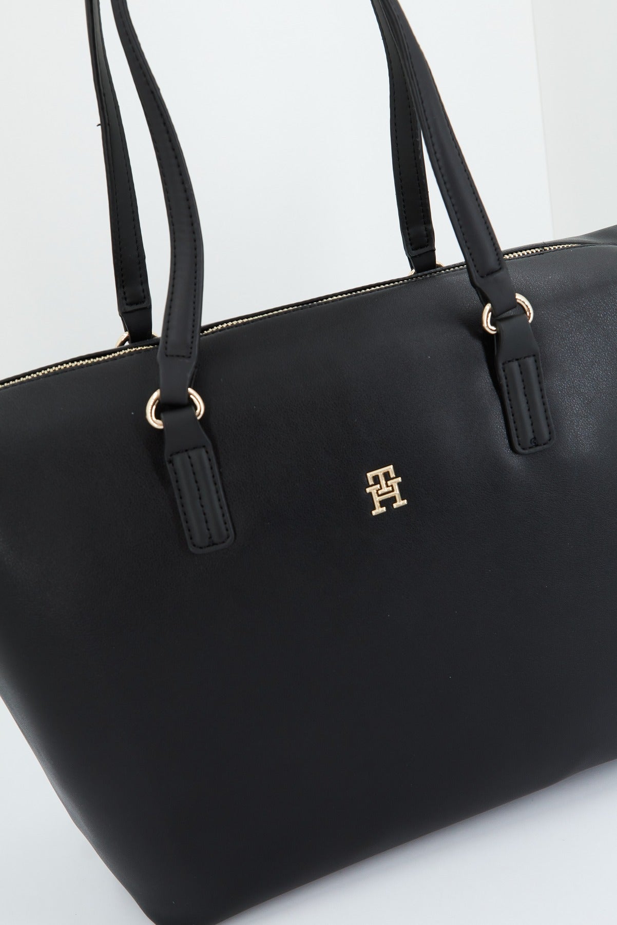 TOMMY HILFIGER POPPY PLUS TOTE en color NEGRO (3)
