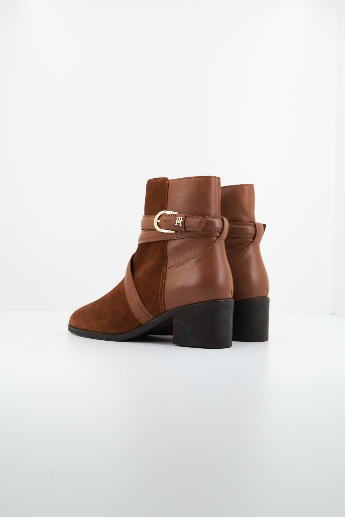 TOMMY HILFIGER ELEVATED ESS THERMO MIDH en color MARRON (3)