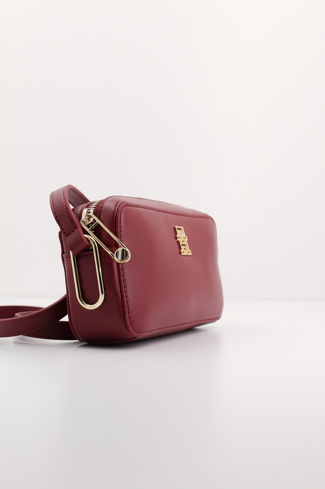 TOMMY HILFIGER TH TIMELESS CAMERA BAG en color BURDEOS (2)