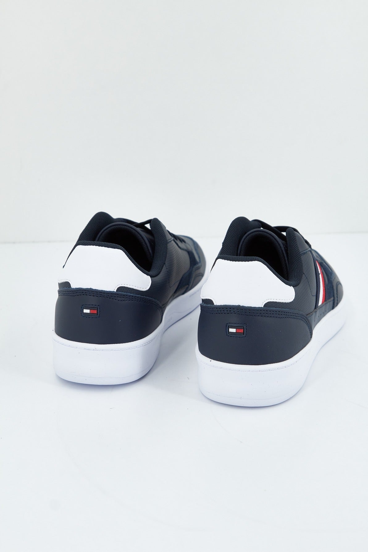 TOMMY HILFIGER COURT CUPSOLE RETRO LTH en color AZUL (3)