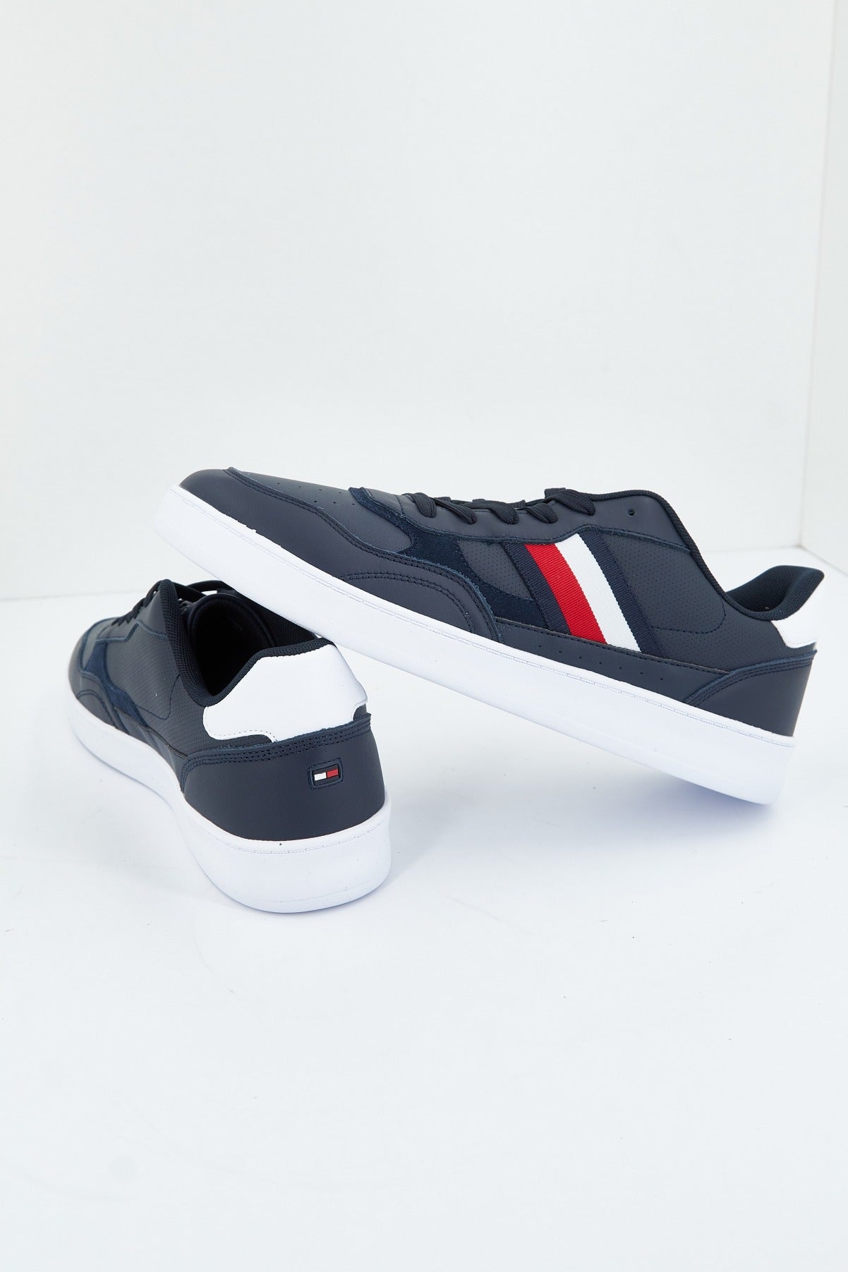 TOMMY HILFIGER COURT CUPSOLE RETRO LTH en color AZUL (4)
