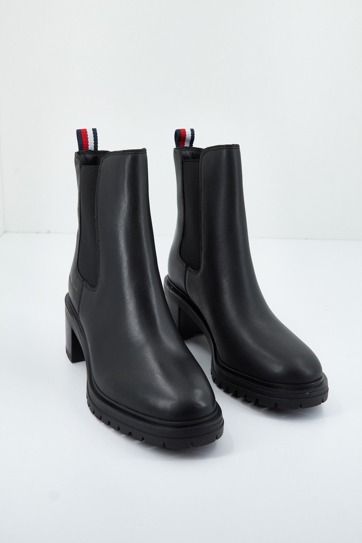 TOMMY HILFIGER ESSENTIAL MIDHEEL LEATHE en color NEGRO (2)