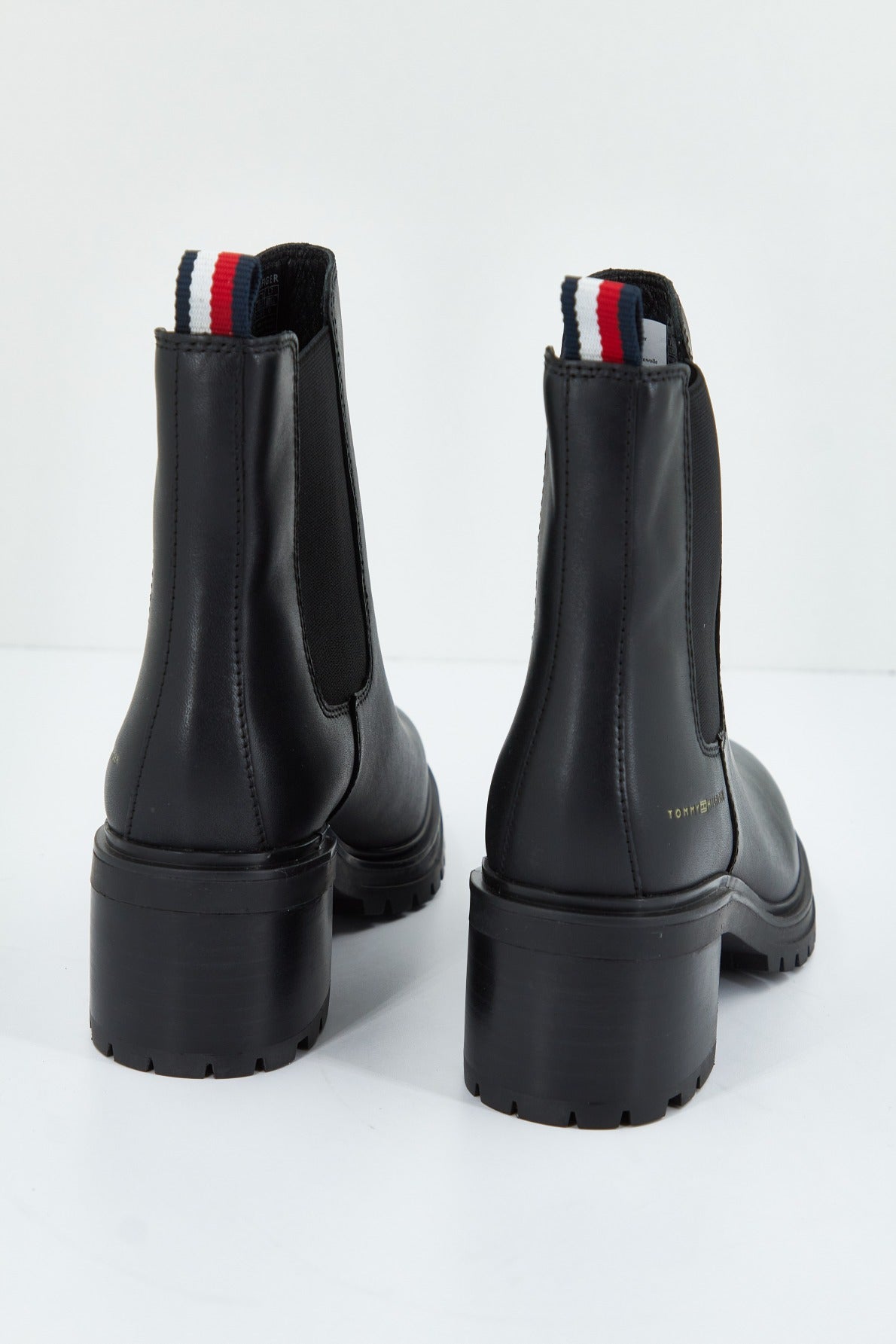 TOMMY HILFIGER ESSENTIAL MIDHEEL LEATHE en color NEGRO (3)