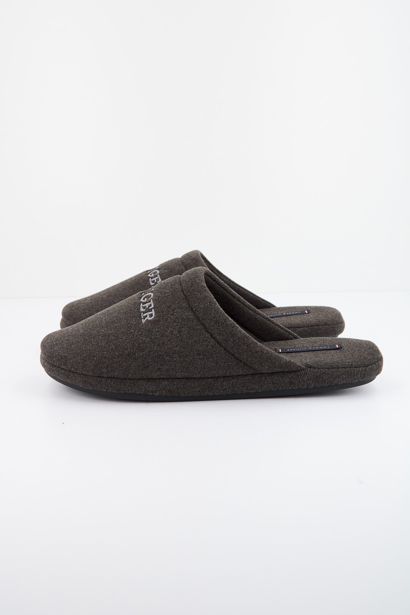 TOMMY HILFIGER FMFM en color GRIS (1)