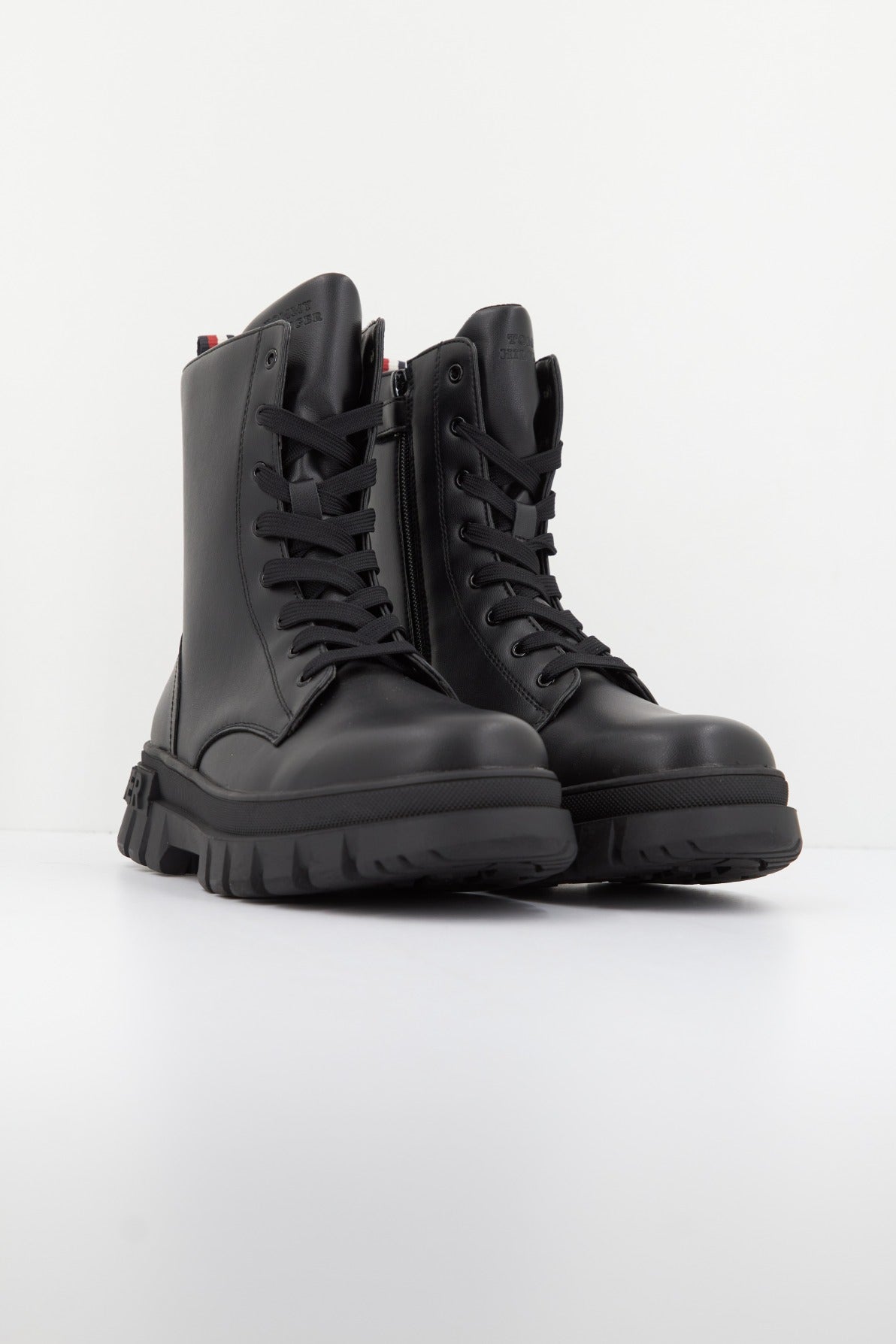 TOMMY HILFIGER TA en color NEGRO (2)
