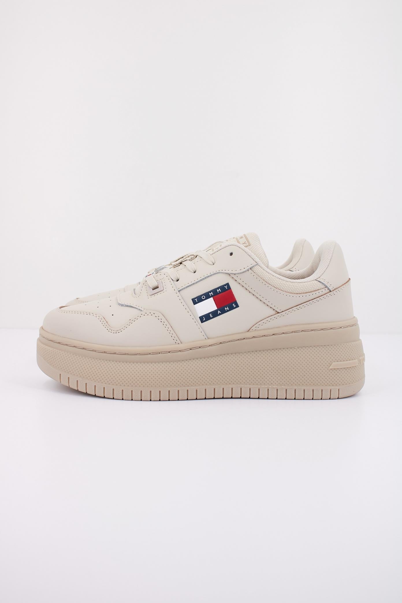 TOMMY HILFIGER TJW RETRO BASKET FLATFORM ESS en color MARRON (1)