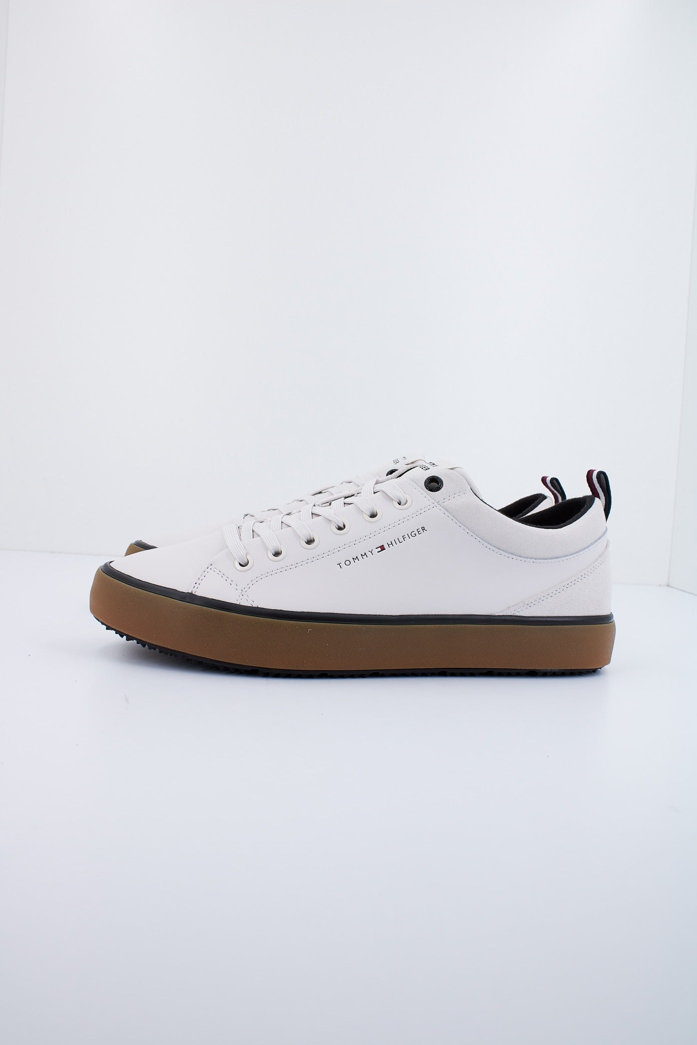 TOMMY HILFIGER TH MIX VULC CLEAT en color BEIS (1)