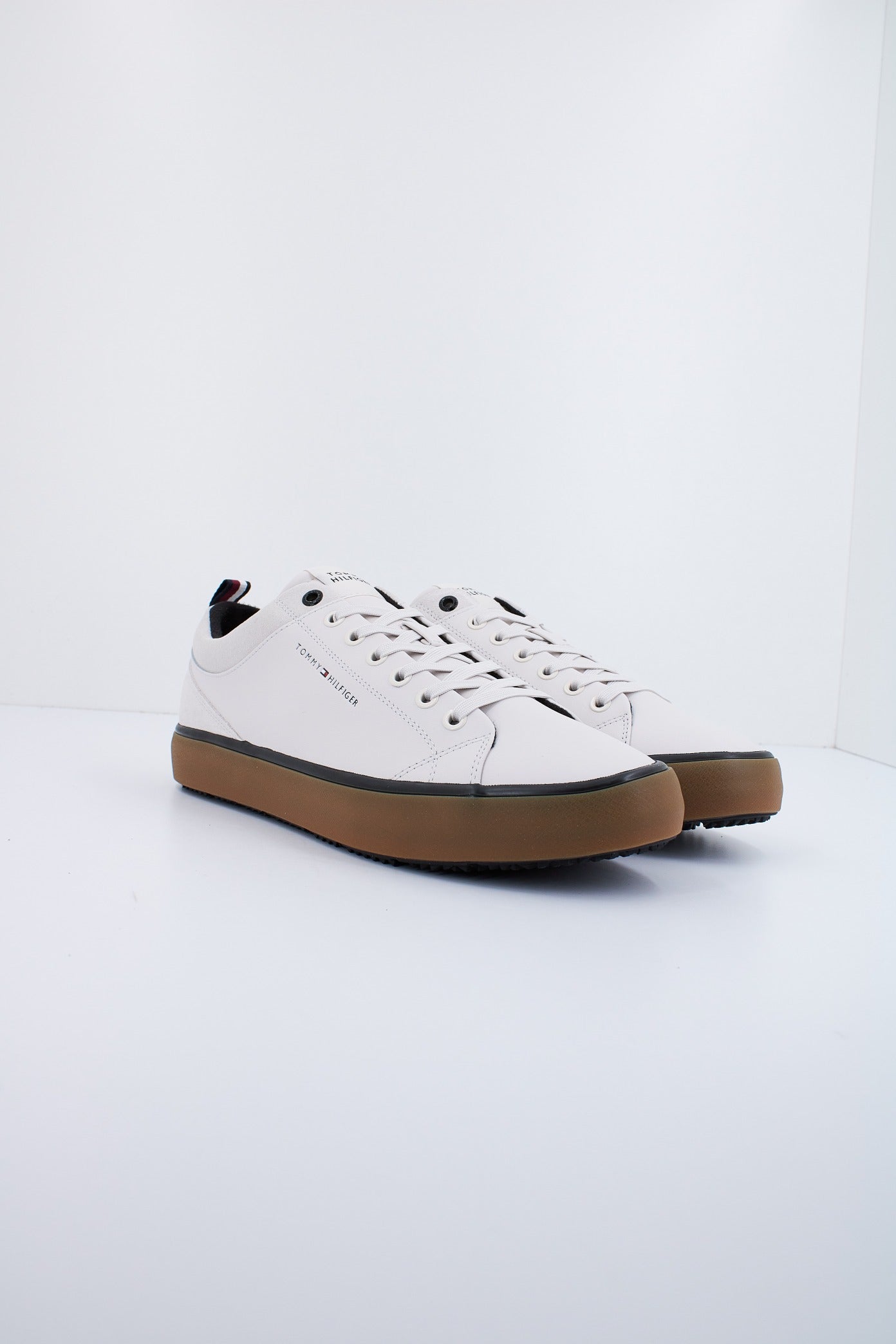 TOMMY HILFIGER TH MIX VULC CLEAT en color BEIS (2)