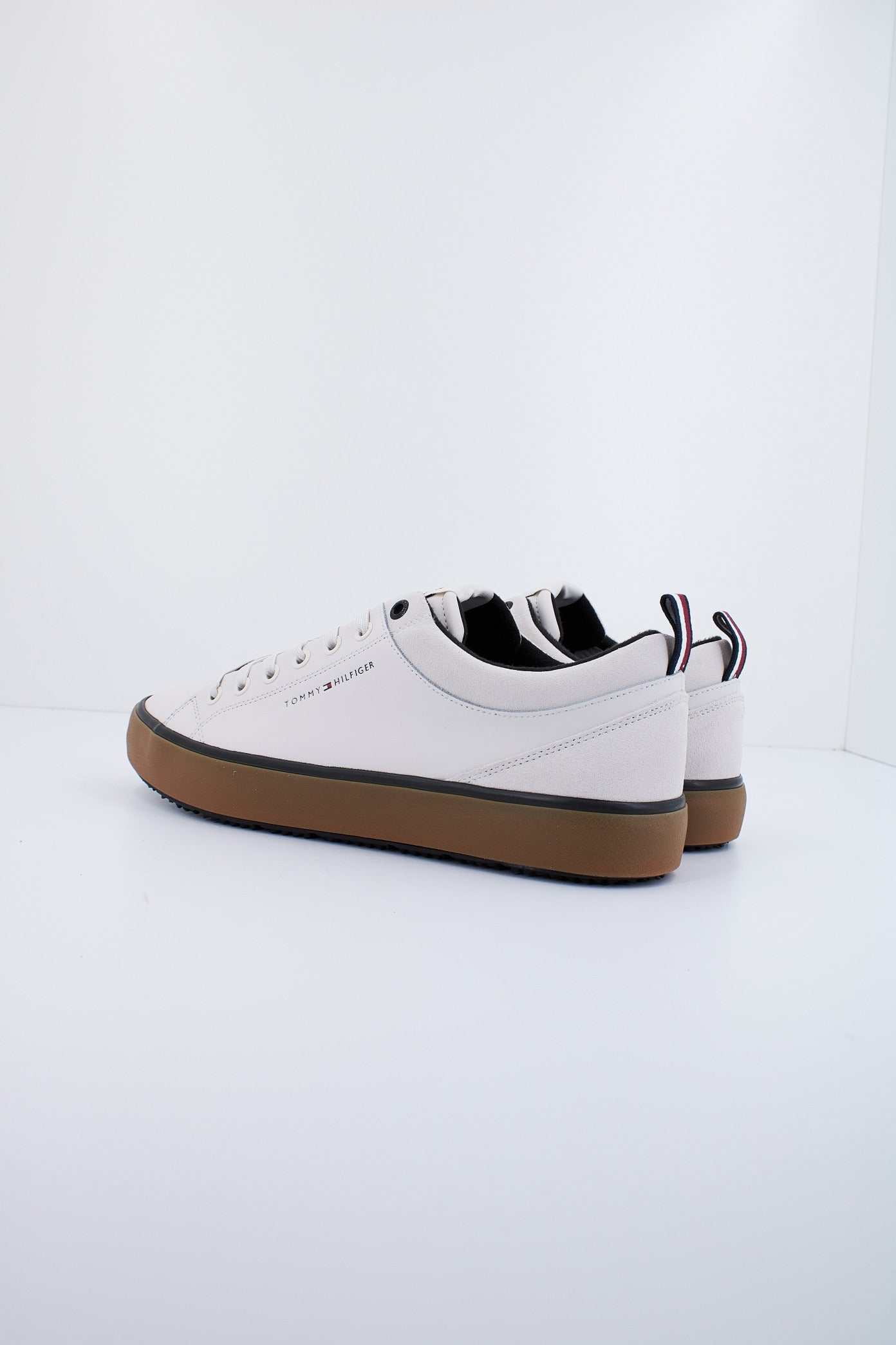 TOMMY HILFIGER TH MIX VULC CLEAT en color BEIS (3)