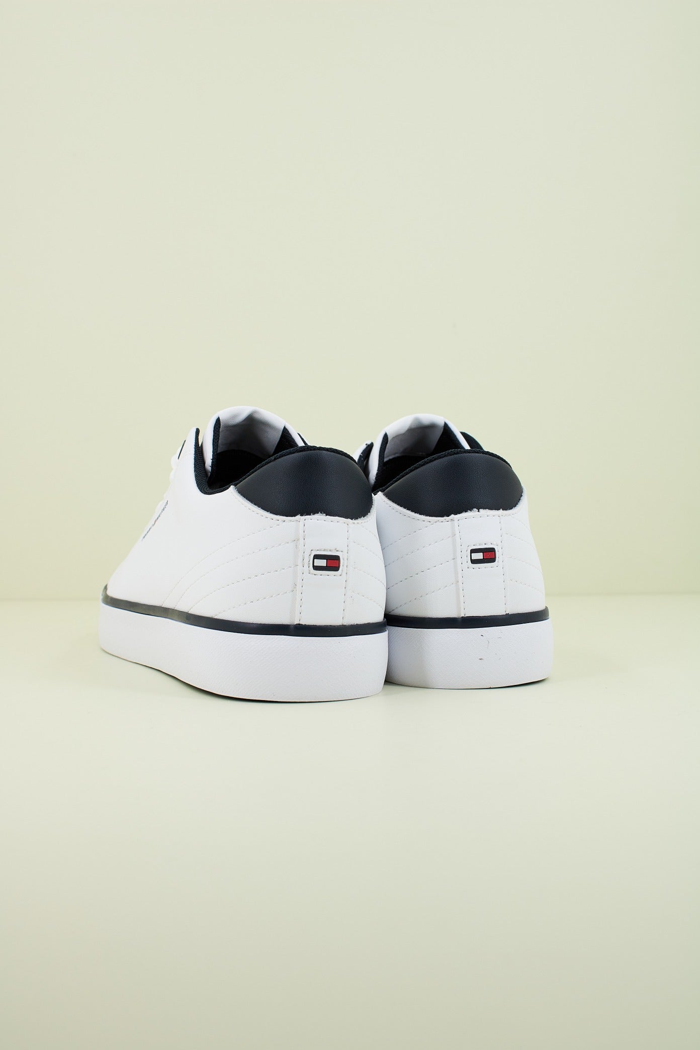 TOMMY HILFIGER TH HI VULC CORE LOW LEATHER ESS en color BLANCO (3)