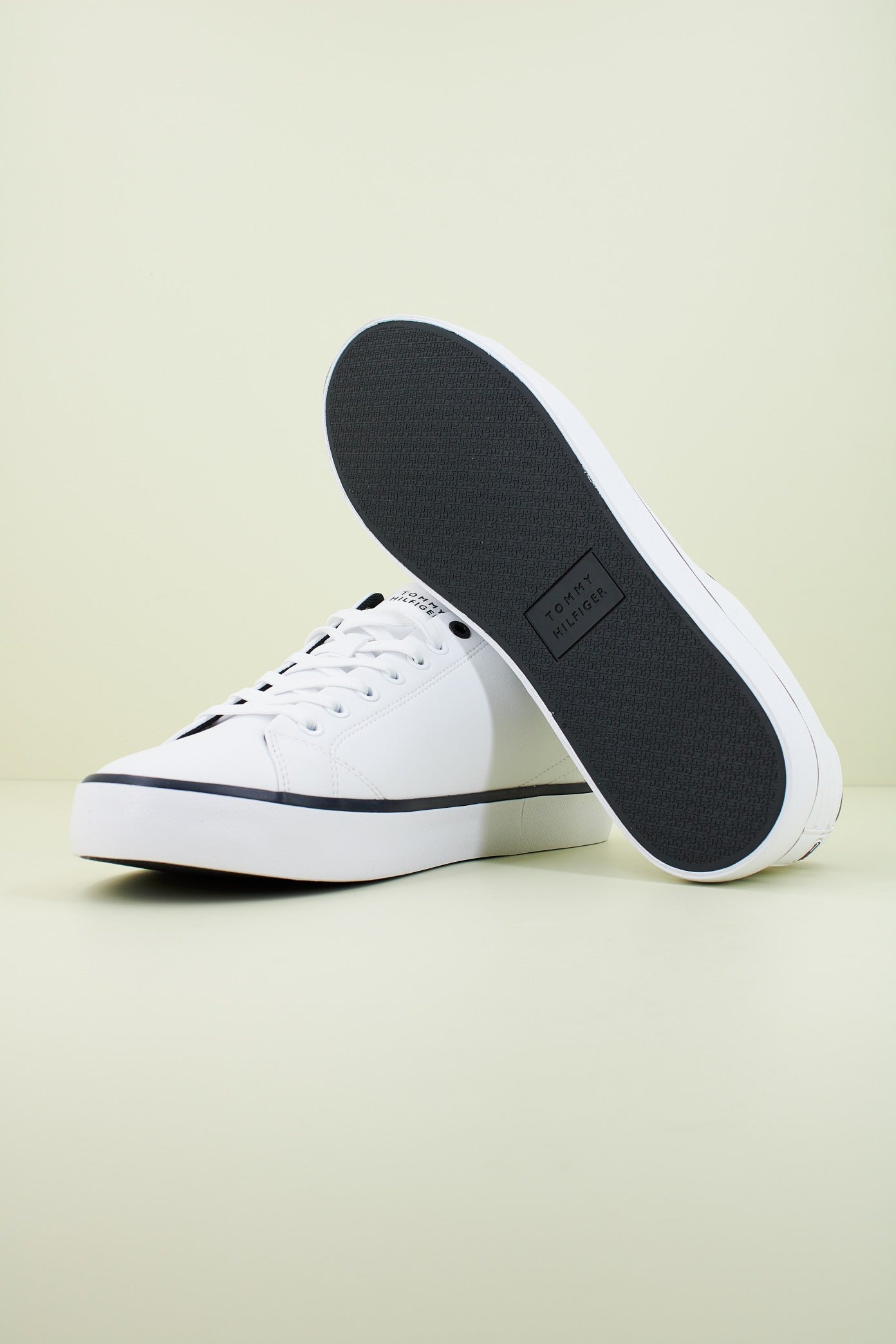 TOMMY HILFIGER TH HI VULC CORE LOW LEATHER ESS en color BLANCO (4)