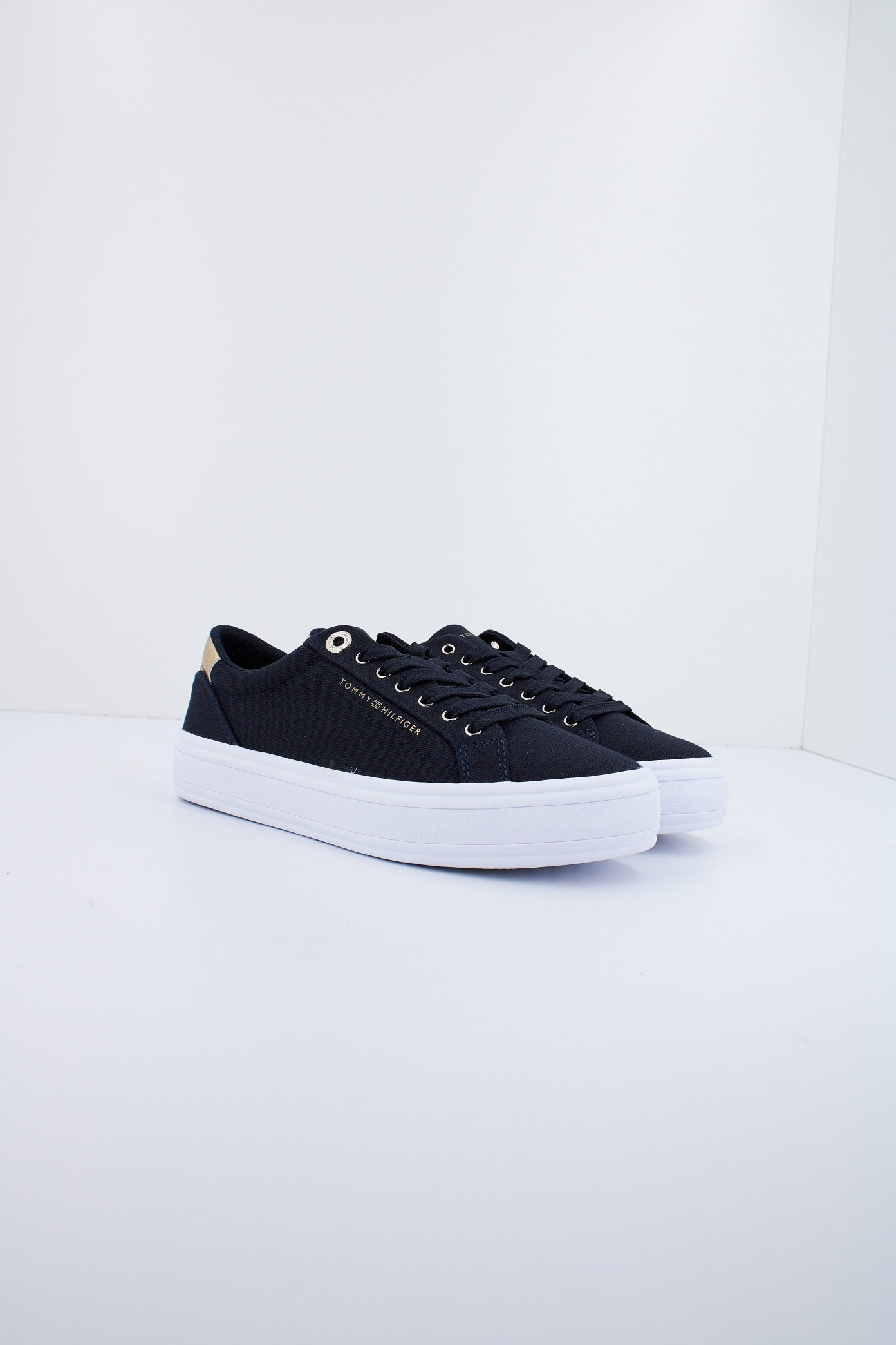 TOMMY HILFIGER ESSENTIAL VULC CANVAS SNEAKER en color NEGRO (2)