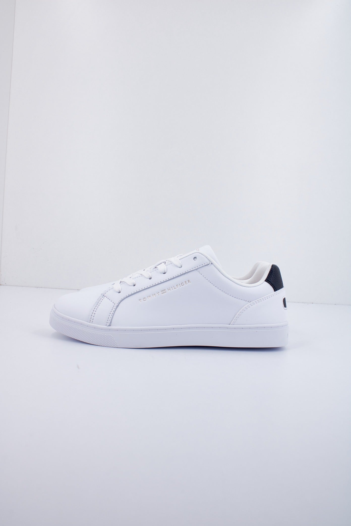 TOMMY HILFIGER ESSENTIAL CUPSOLE SNEAKER en color BLANCO (1)