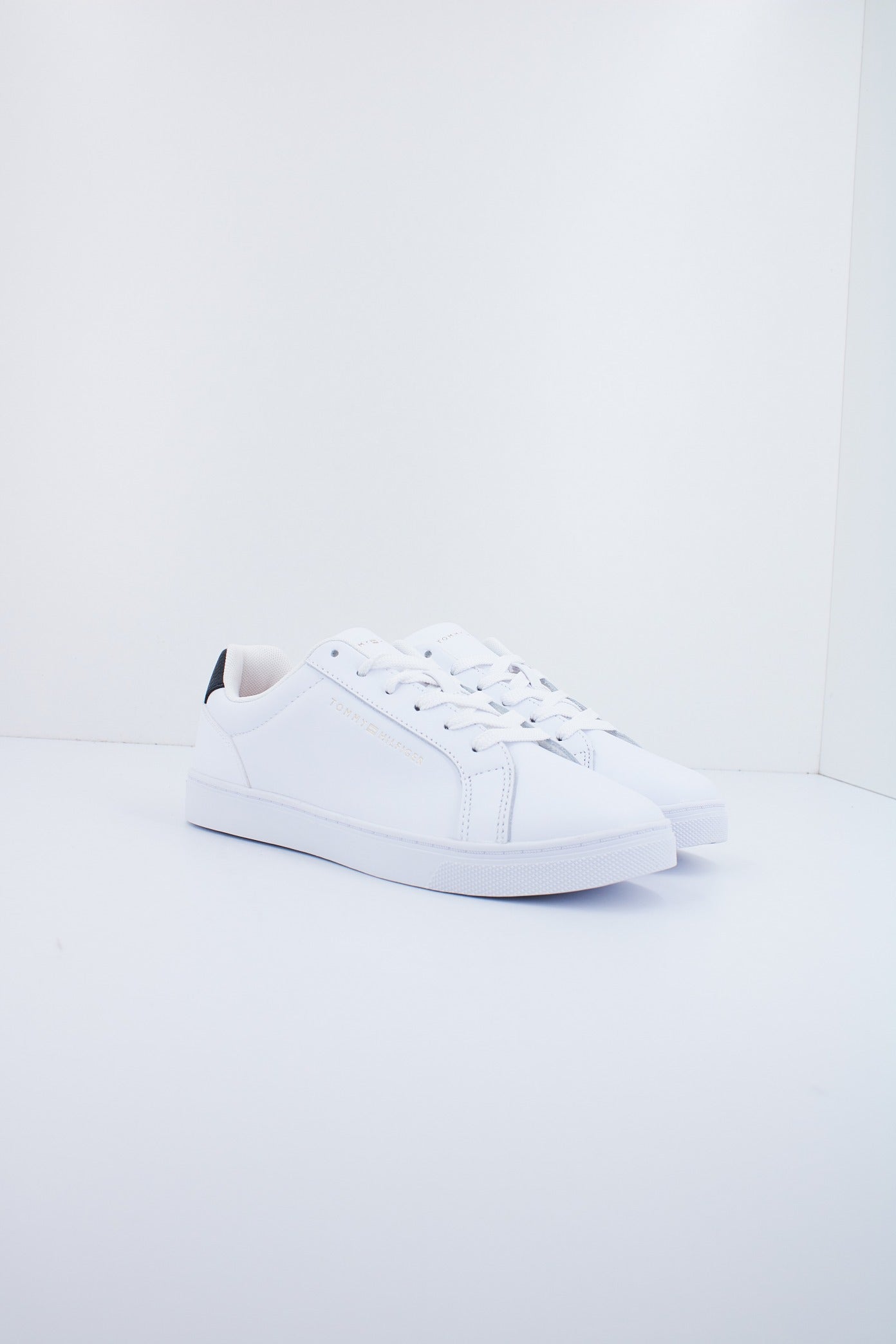 TOMMY HILFIGER ESSENTIAL CUPSOLE SNEAKER en color BLANCO (2)