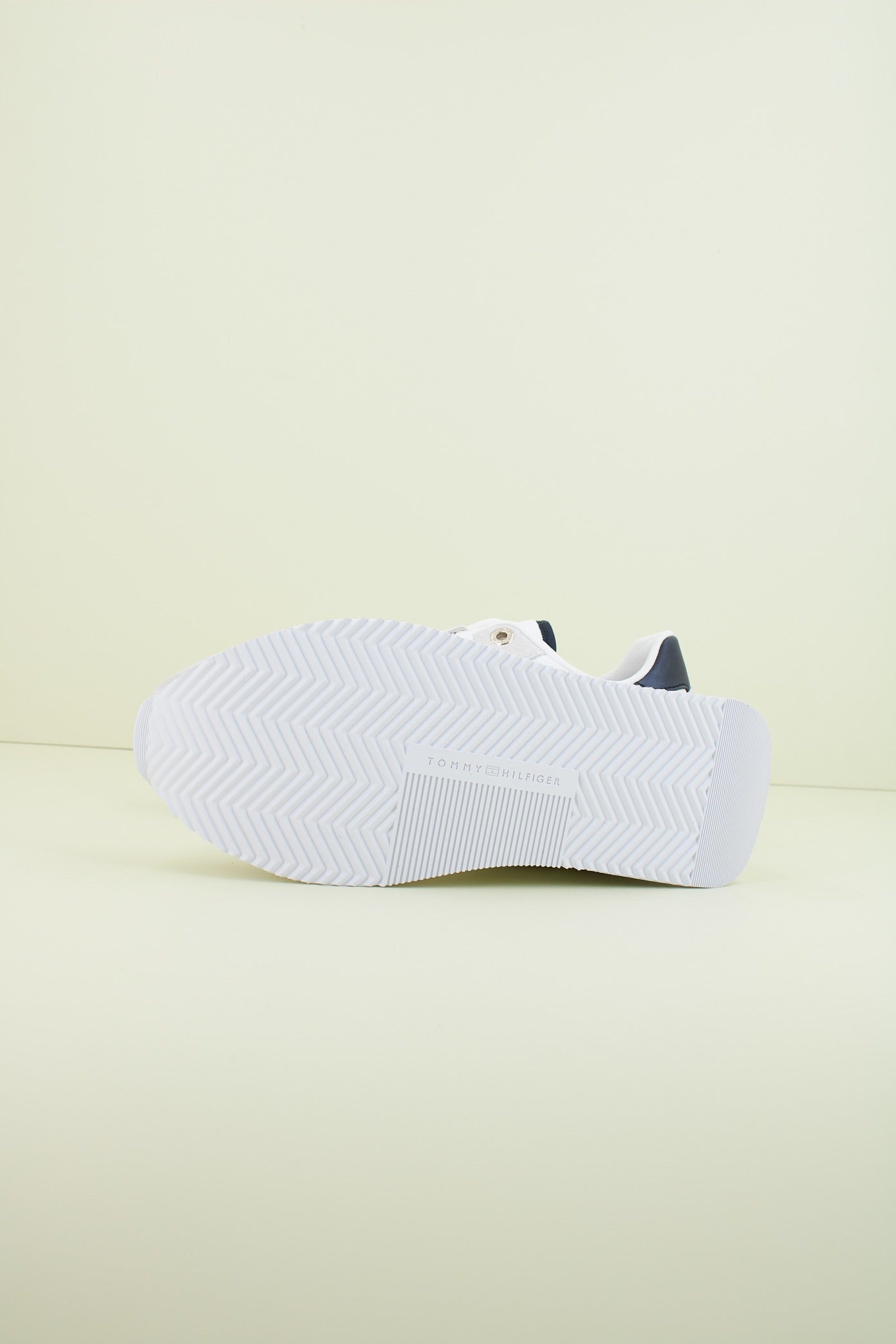 TOMMY HILFIGER ESSENTIAL RUNNER en color BLANCO (4)