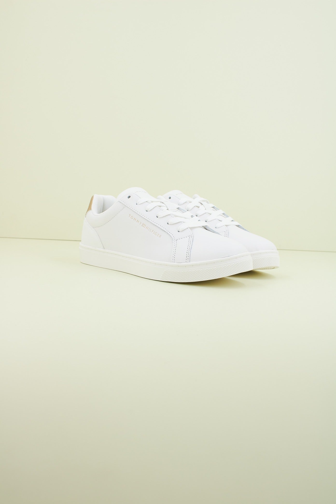 TOMMY HILFIGER ESSENTIAL CUPSOLE en color BLANCO (2)