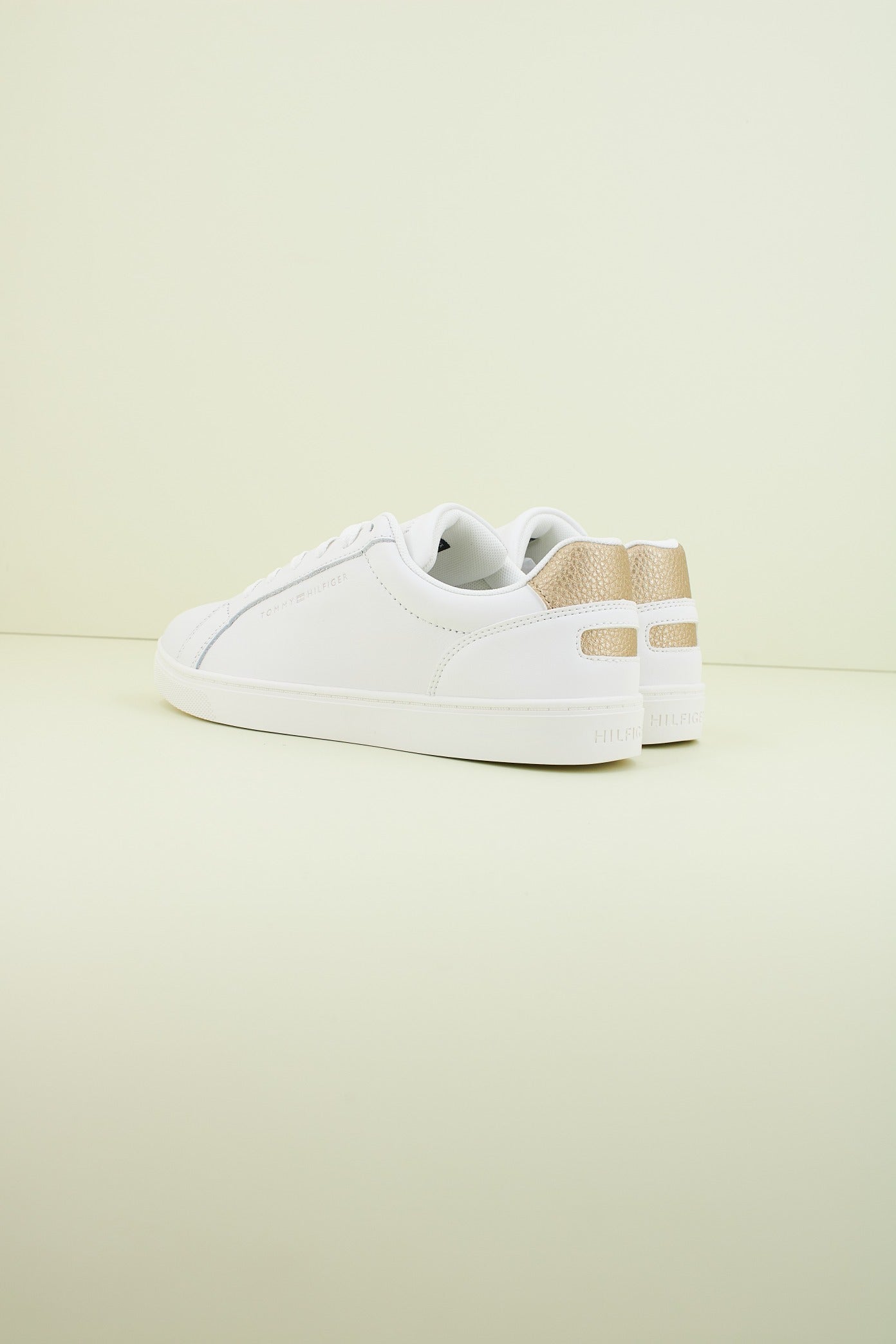 TOMMY HILFIGER ESSENTIAL CUPSOLE en color BLANCO (3)