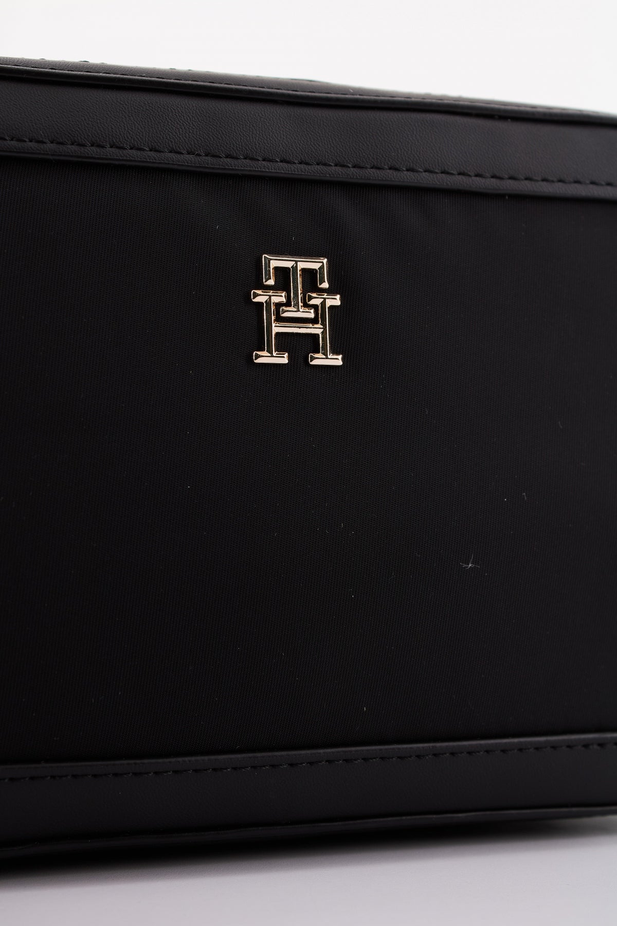 TOMMY HILFIGER ESSENTIAL S CROSSOVER en color NEGRO (4)
