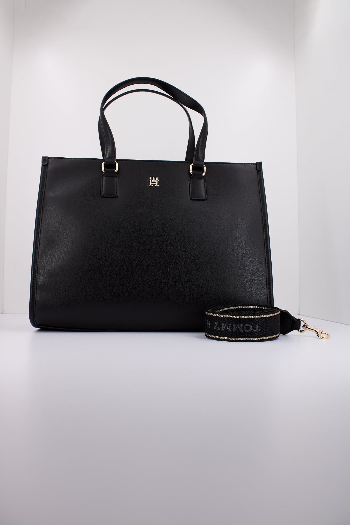 TOMMY HILFIGER MONOTYPE TOTE en color NEGRO (1)