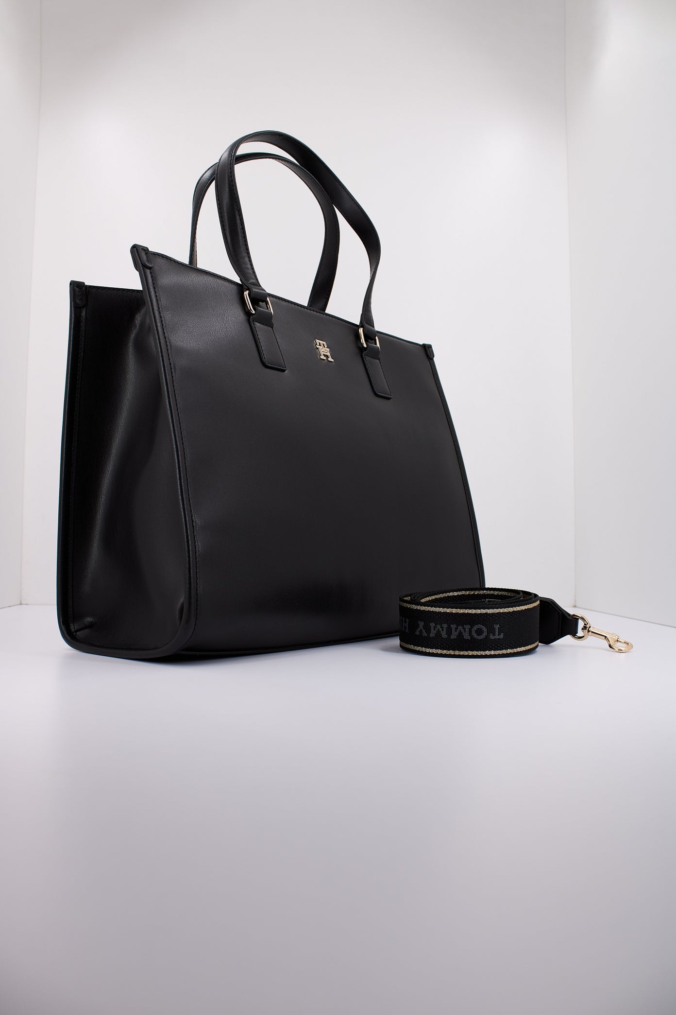 TOMMY HILFIGER MONOTYPE TOTE en color NEGRO (2)